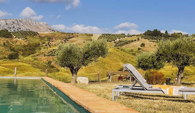 Pietra Pizzuta Country House "Castello" in the heart of Abruzzo. 1 pool