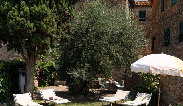 Private Villa with WIFI, A/C, private pool, TV, patio, pets allowed, panoramic view, close to Arezzo in Pergine Valdarno