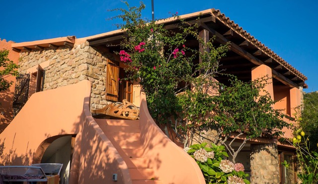 Quiet and comfortable apartment with garden near the beach in Conca Verde