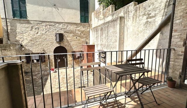 R003 - Recanati, delightful three-room apartment in the center