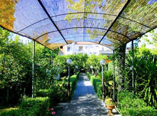 Residenza Caserta Sud - Appartamento con giardino