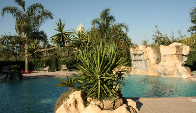 Resindence Villarosi with swimming pool between vineyards and relaxation