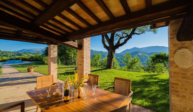 Restored farmhouse, heated swimming pool. 4 bedrooms, 4 bathrooms (3 ensuite) in San Ginesio