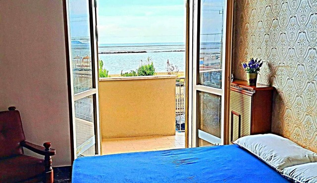 ☀️🏖️🌊Riviera del Conero Front Sea 🏖️,3 bedrooms, 10 beds in Falconara Marittima