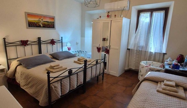 Room Pinocchio-B&B in Collodi me and mom-100m from Pinocchio Park and Garden in Collodi