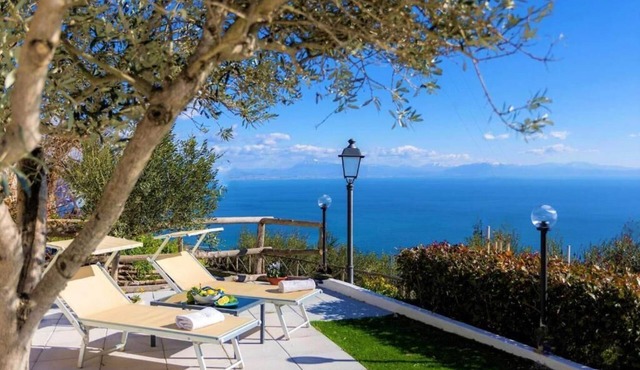 ROSA'S GARDEN: Your Piece of Amalfi—Just 5 Steps In!