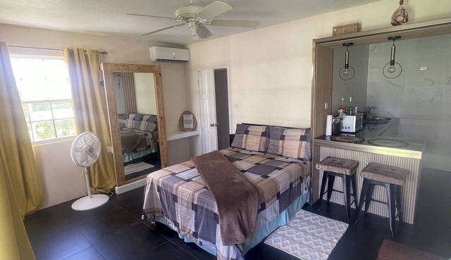 Ross students Available long term US1800 Monthly 5 mins drive from University