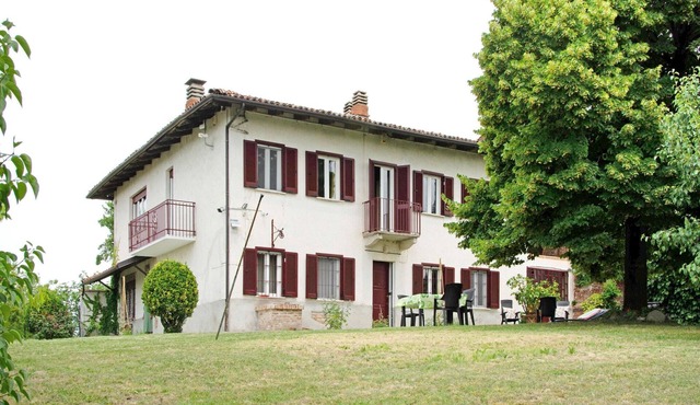 Rustic Moncucco Village Retreat in Moncucco Torinese