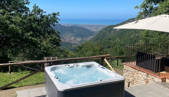 Rustico with Jacuzzi in Toscana