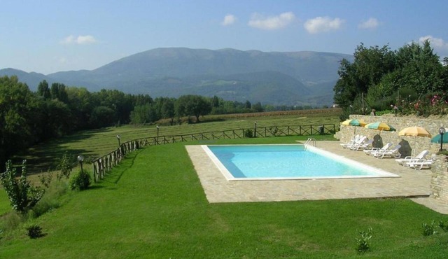 Rustikale Eleganz mit Blick auf die umbrische La by Interhome in Perugia