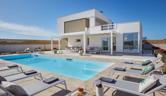 Sariva Villa CaseSicule - Heating Pool, Beach at 50 m in Ispica