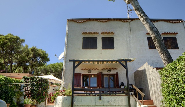 Seafront house with private access to the sea. Completely renovated in 2016 in Pula