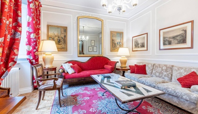 Spacious and elegant 150 sq m apartment, perfect for six people, located on the first floor of a period building with an elevator (NOT accessible to disabled guests).The property is located in the heart of Montecatini Terme's historic center (pedestrian in Montecatini Terme