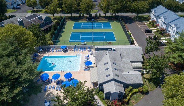 SPACIOUS LAKESIDE CONDO, POOL & TENNIS, NEAR BIKE TRAIL, OUTLETS, & RESTAURANTS in Rehoboth Beach
