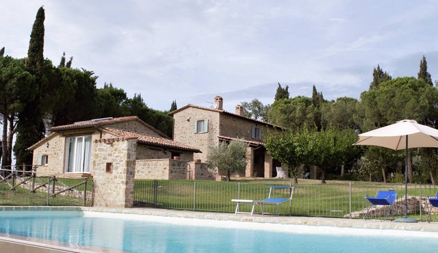 Spacious villa with swimming pool in stunning scenery and picturesque villages in Perugia