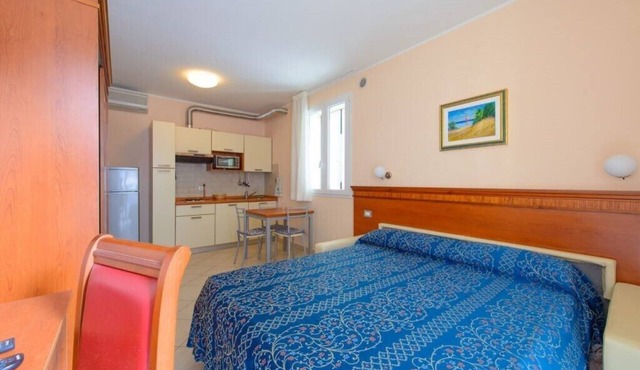 Studio, max 2 places, no balcony, 20 meters from the sea, in Viserba. in Viserbella