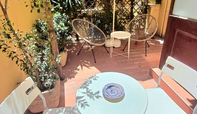 Studio room with private terrace, kitchen in Rome center in Roma
