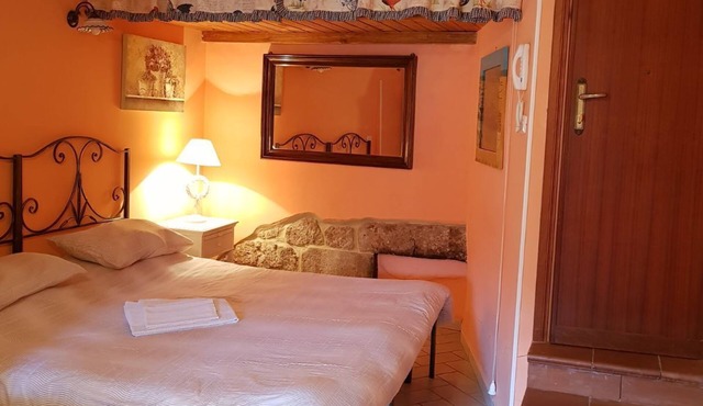 Studio - Sleeps 2 - Pets - Parking - Wifi in Collepardo