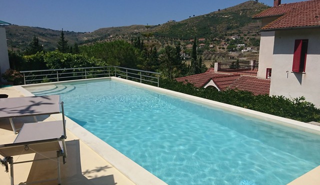 Stunning 2 floors Villa with swimming pool and tennis court