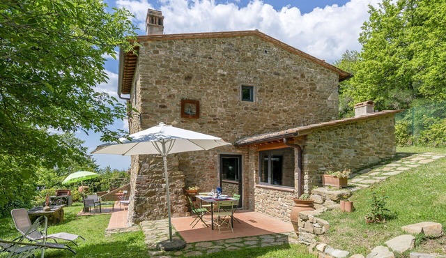 Stunning private villa for 7 guests with A/C, WIFI, TV, patio and panoramic view in Greve In Chianti