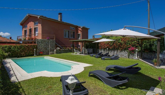 Stunning private villa with WIFI, private pool, TV, patio, pets allowed and panoramic view in Bagni Di Lucca