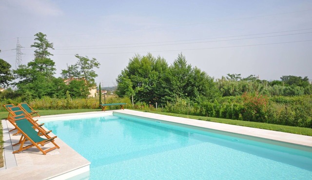 Stunning private villa with private pool, WIFI, A/C, TV, patio, pets allowed and panoramic view in Altopascio