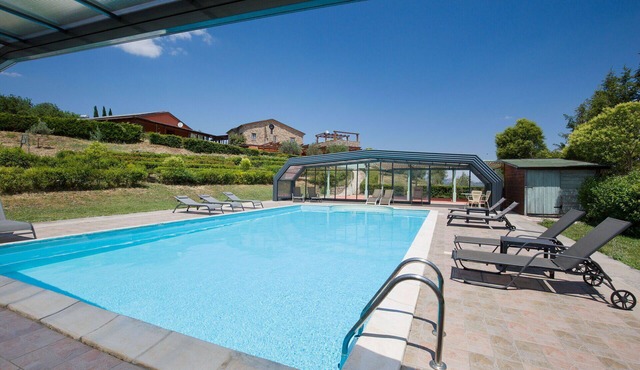 Stunning private villa for 20 guests with WIFI, A/C, pool, TV, patio and pets allowed