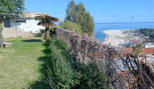 Stupendo Appartamento con Giardino, Posto Auto e Vista Sulla Baia di Soverato in Soverato