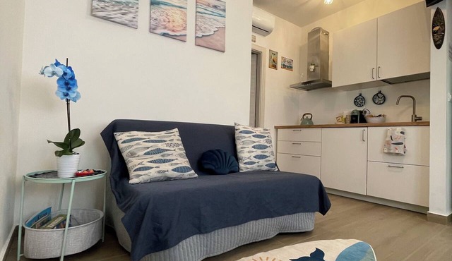 Surfer's Paradise: beach, exibition centre, a/c, wi-fi, private parking, relax! in Rimini