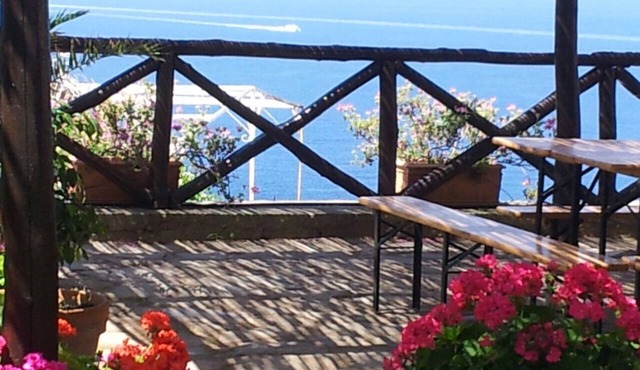 "TESSA'S HOLIDAY" Beachfront Villa on the Sorrento Coast, near Capri and Pompeii