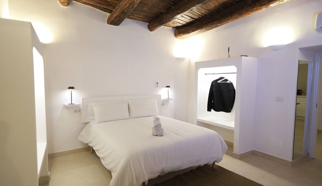 The B&B "Ai 13 Gradoni di Chiaia is an oasis of calm in the center of Naples.
