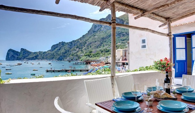 The Fisherman’s Suite – Steps from the beach