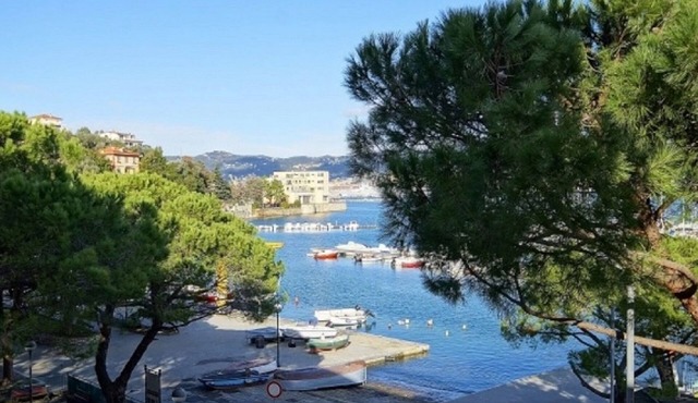 THE SEA IN FRONT. FREE parking. in Portovenere