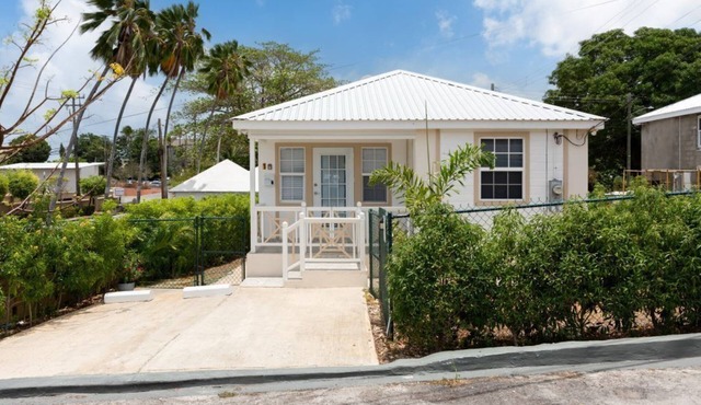 The White Villa - Modern Family Friendly 2 Bedroom Villa in Prime Location