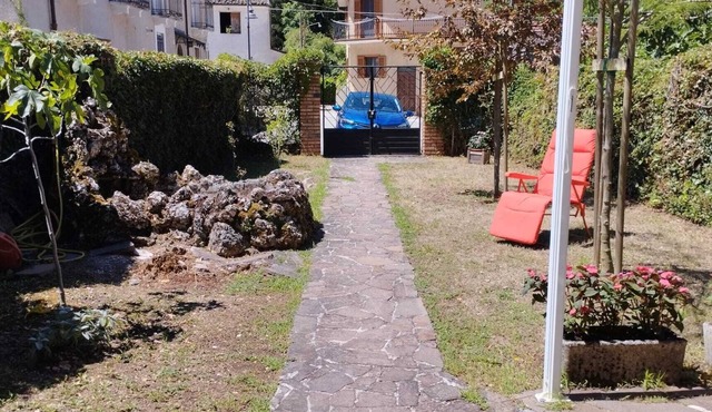 THREE BEDROOM HOUSE WITH GARDEN