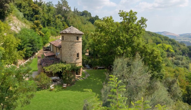 Torre di Vedetta: Medieval Tower with a rustic farmhouse in Emilia-Romagna