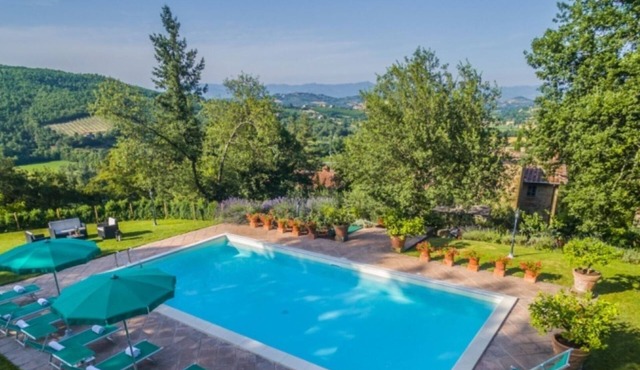 Torre Monterchi, independent villa sleeping 10 in Monterchi