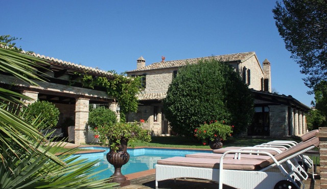 Traum Villa mit Pool und Überdachtem Freisitz+grill in Monte Rinaldo