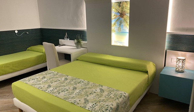 Triple room in B&b - a stone's throw from the sea