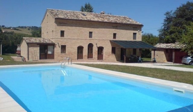TYPICAL ITALIAN STYLE VILLA WITH POOL AND BILLIARDS in mogliano MC
