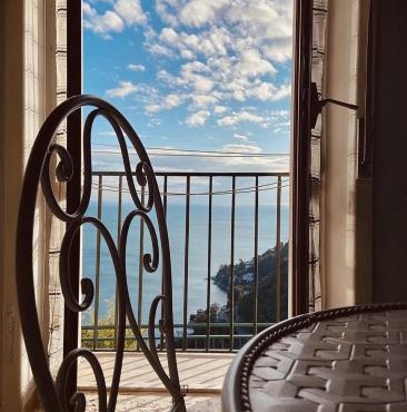 Una casa.vista mare