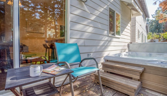 Updated Luxury in this Gorgeous Home in Desirable Westside Bend with Hot Tub! in Bend