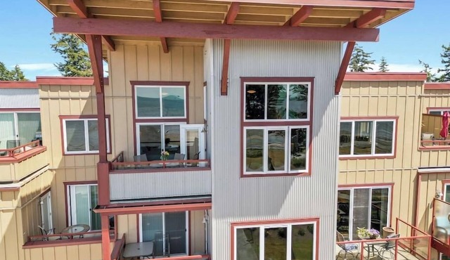 Upscale Waterfront Condo in Birch Bay in Blaine