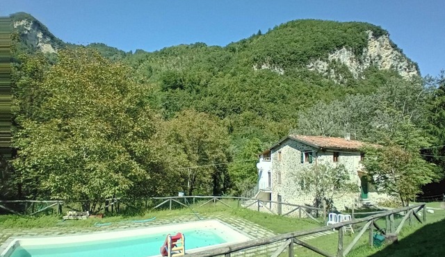 Vacation Home "Relais In Spa La Grotta Del Vento" with Mountain View, Shared Pool & Wi-Fi in Gallicano
