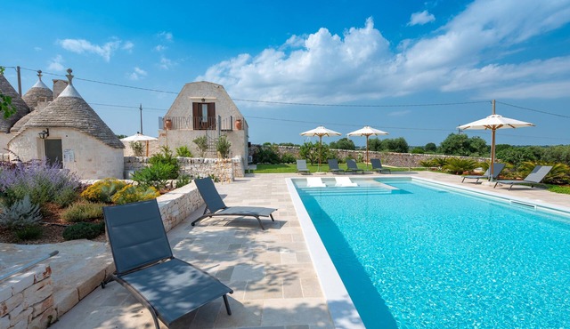 Villa "Acres Itria" with Private Pool, Wi-Fi & Air Conditioning in Locorotondo