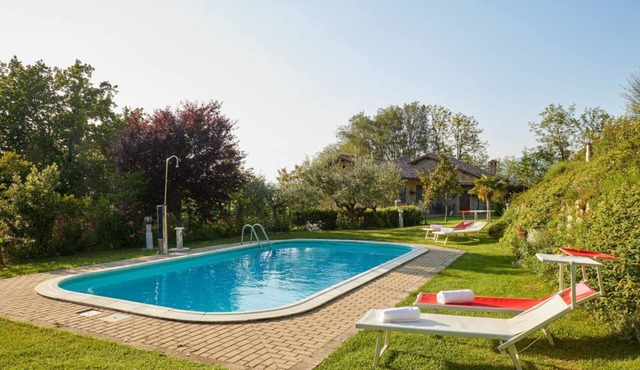 Villa Belveder - Exclusive Pool, Park, and Wi-Fi in Castelraimondo
