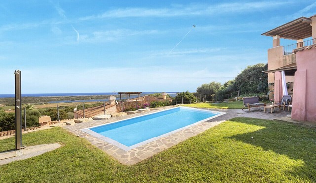 VILLA BREZZA D'ORIENTE: fabulous villa with swimming pool in Stintino