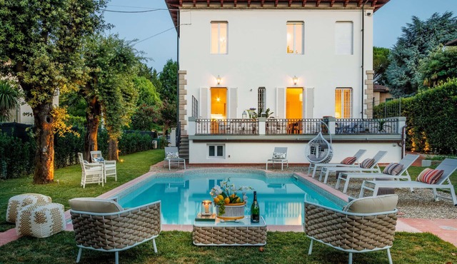 Villa Buonamici, a Luxury Villa with Pool in a walking distance from Lucca in Lucca