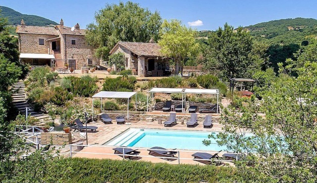 Villa Cenobio C: A characteristic and welcoming studio apartment made of stone, with Free WI-FI. in Umbertide