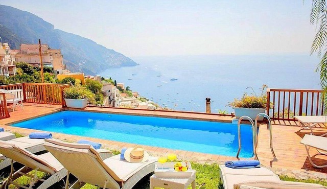Villa Concordia: A splendid three-story villa which faces the sun and the sea, with Free WI-FI.